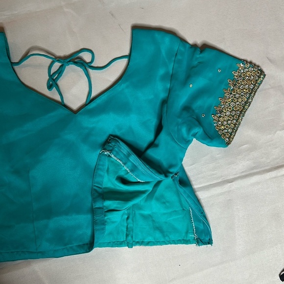 Elegant 2 Piece Sari & Accessories Outfit Turquoise Blue & Gold - Picture 13 of 17